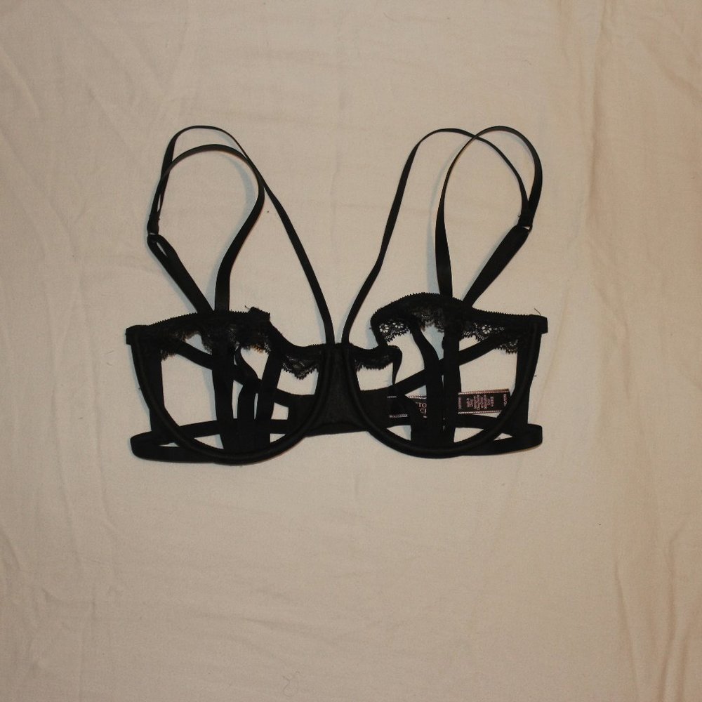 Victoria's Secret Very Sexy Caged Bra - Picture 7 of 13